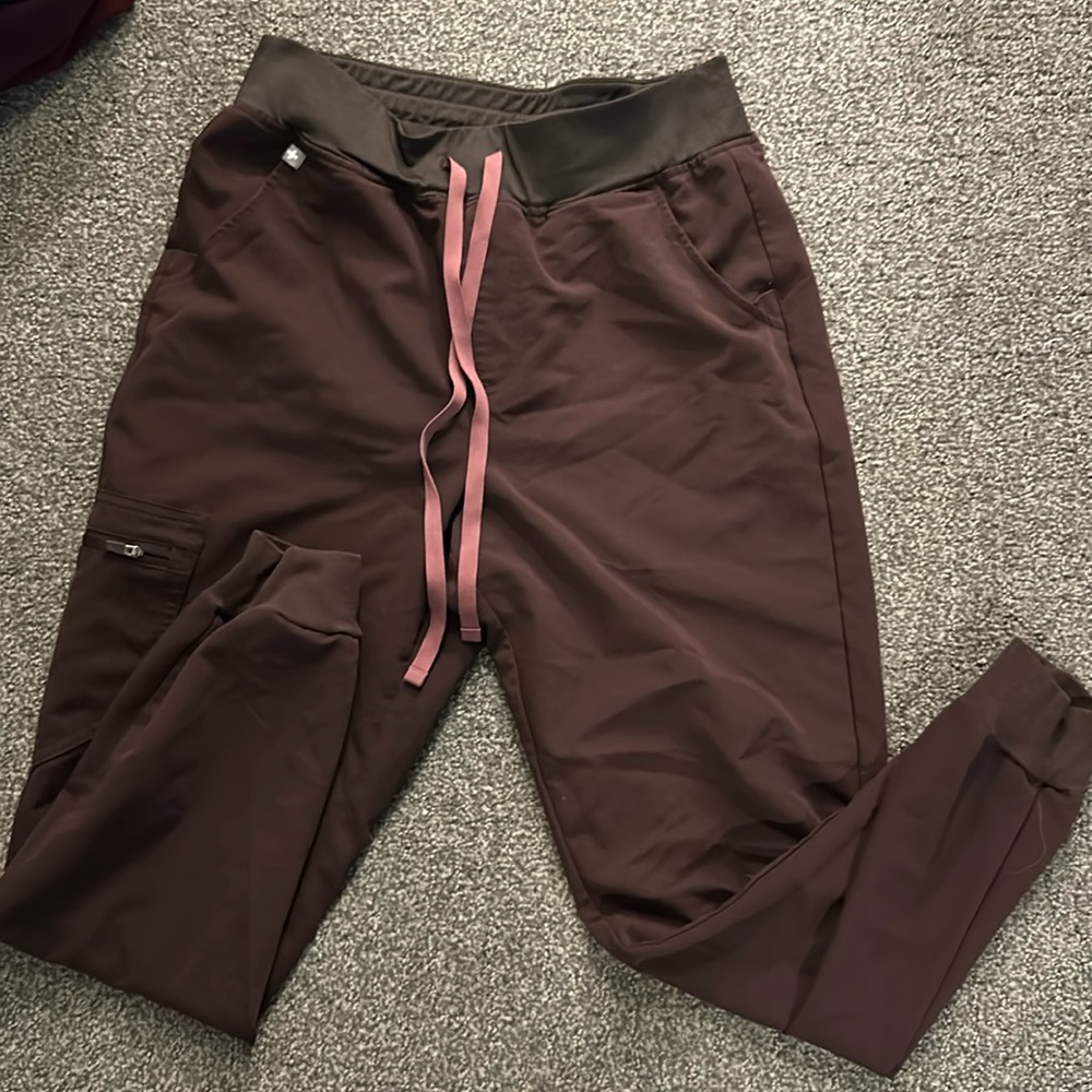 FIGS scrub bottoms brown size M